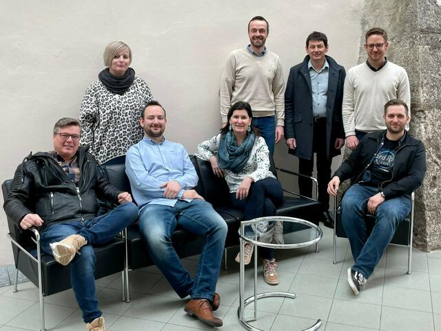 Bgm. Maria Knauder (vorne 3. von links) mit Vzbgm. Andreas Fleck, Vzbgm. Maximilian Peter, den Stadträten Christian Taudes, Peter Litwin, Jürgen Ozwirk, Amtsleiter Robert Astner und Mitarbeiterin Christina Nößler. | Foto: Privat