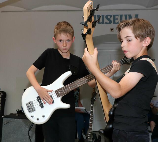 Zum Rock-Pop-Konzert lädt die Musikschule in den Stadtsaal ein.  | Foto: Musikschule Feldkirchen