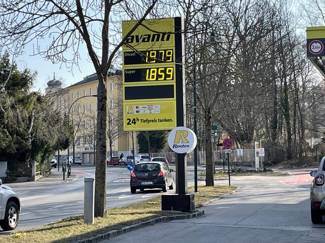 Mit bangen Blicken wird derzeit die Benzinpreisentwicklung beobachtet | Foto: Stockmann