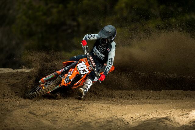 Philipp Ringhofer in Action. | Foto: Jey Crunch/KTM