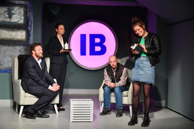 "Die Liebe Geld" liegt derzeit tief im Keller begraben.  | Foto: Innsbrucker Kellertheater