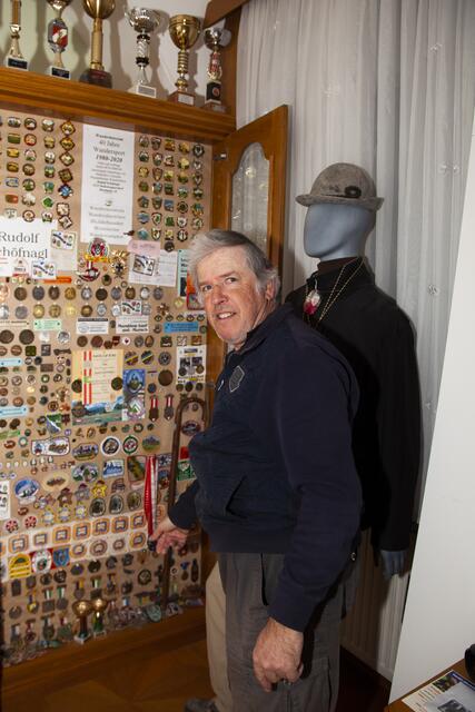 Rudolf Schöfnagl aus Hohenruppersdorf gibt Einblicke in seiner Karriere als Marathonwanderer. | Foto: Regina Courtier