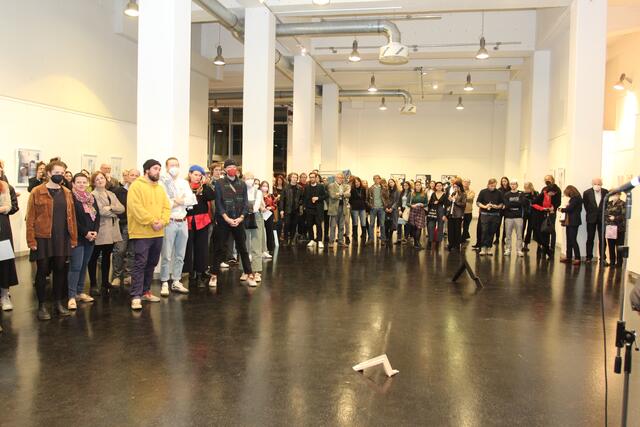 Viele Besucher waren bei der Ausstellungseröffnung anwesend. | Foto: WOCHE