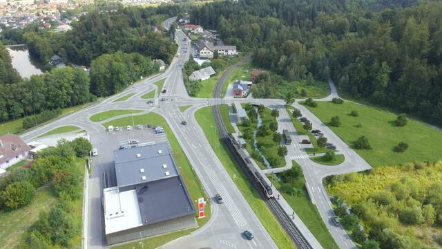So wird die Haltestelle Köttmannsdorf-Lambichl fertig aussehen, der P&amp;R-Bereich kann bei Bedarf später nach hinten hin vergrößert werden. | Foto: ÖBB/3D-Schmiede