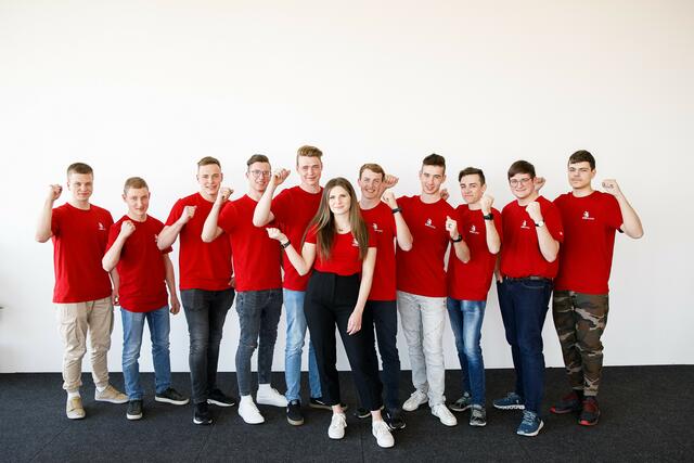 Die steirische Abordnung rechnet sich bei den WorldSkills 2022 in China gute Chancen aus – mit dabei Duo Nico Reiter (2. v. r.) aus Gratwein-Straßengel und der Grazer Matthias Winkler (4. v. r.). | Foto: WKÖ/SkillsAustria