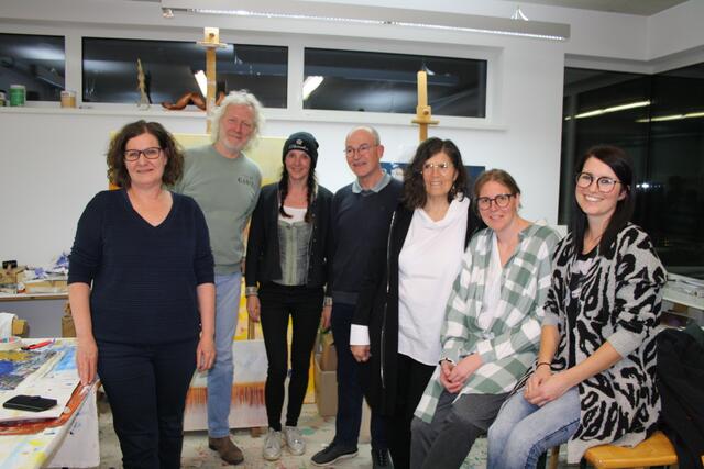 Das Vorstandsteam des Vereins Arlberger Kulturtage, von links: Lisa Krabichler, Präsident Peppi Spiss, Kulturreferentin Tanja Senn, Hermann Mussak, Daniela Stremitzer, Katharina Spiss und Nicole Hafele. | Foto: Elisabeth Zangerl