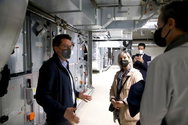 Klimastadtrat Jürgen Czernohorszky im Keller des C.21. | Foto: PID/Votava