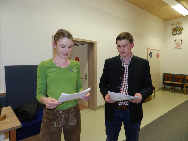 Jana Zawrl, Michael Rauchecker( Bei der Auswertung  der most und Schnapsproben )