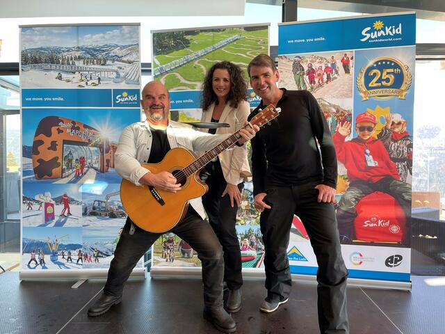 Toni und Margit Knittel mit SunKid-GF Herbert Zopf.  | Foto: Inpublic