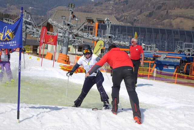 Das Wasserbecken wurde für viele zum Hindernis.