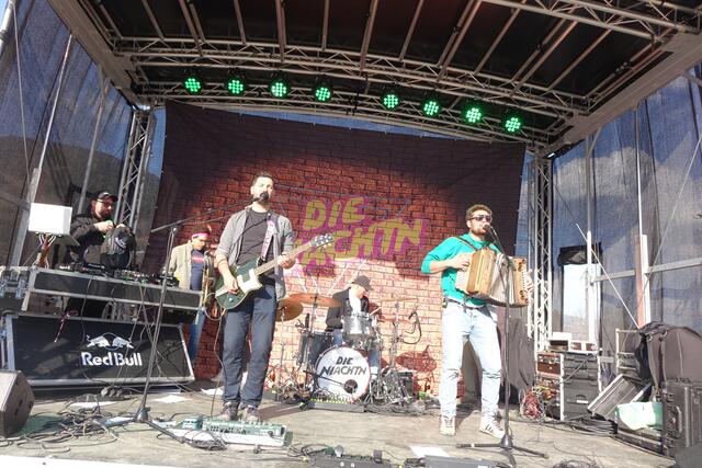 Die Niachtn gaben im Zielstadion Gas.