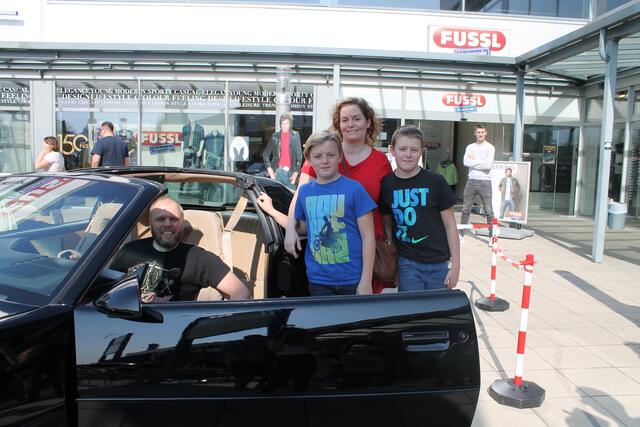 Ferdinand, Eva, Alexander &amp; Lukas saßen ebenfalls einmal Probe im Auto | Foto: Jennifer Flechl