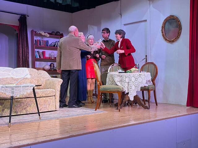 Tickets für alle Vorstellungen von KATZENZUNGEN gibt es online unter: www.volksbuehne-mils.at | Foto: Volksbühne Mils