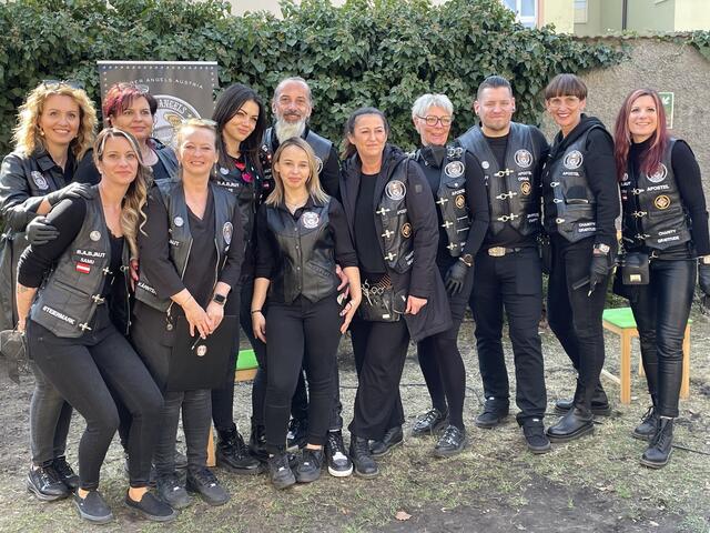 Tolle Initiative: Diese Barber Angels zeigten am Sonntag in Klagenfurt viel Herz und schnitten ihren Gästen kostenlos die Haare. | Foto: MeinBezirk.at