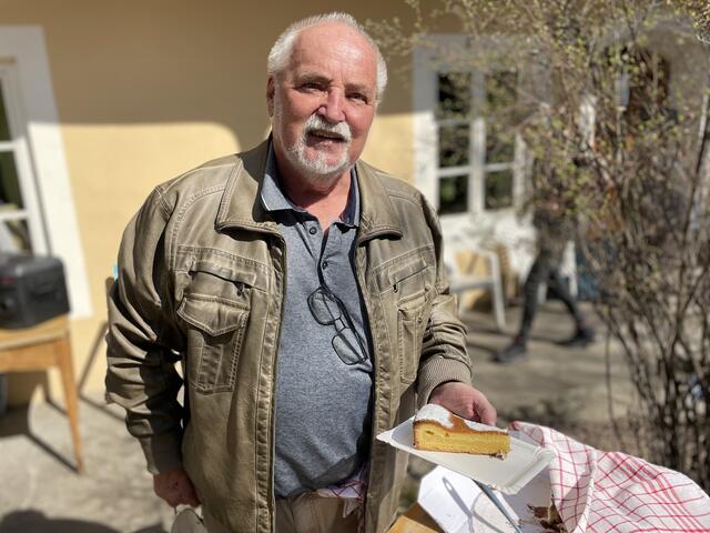 Immer mit dabei: Der Villacher Gordon Kelz organisierte Kuchen für die Gäste. | Foto: MeinBezirk.at