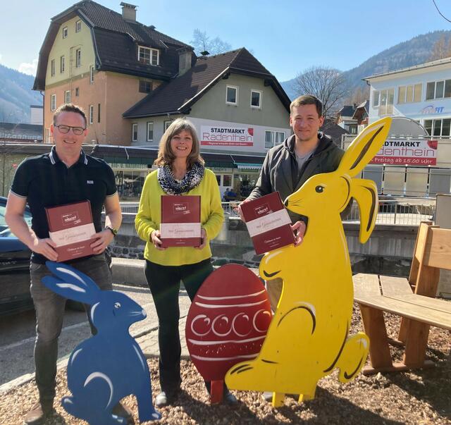 Michael Maier, Angelika Heidenreich und Armin Egger freuen sich auf die Ostermärkte in Radenthein  | Foto: Stadtgemeinde Radenthein