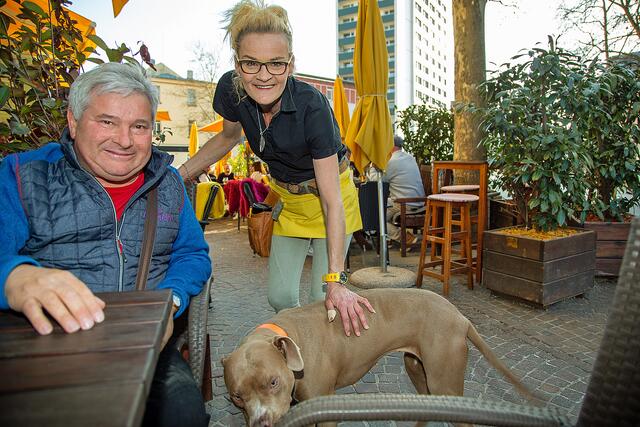 Herrchen und Hündin Minnie wurden herzlich begrüßt! | Foto: Roland Pössenbacher