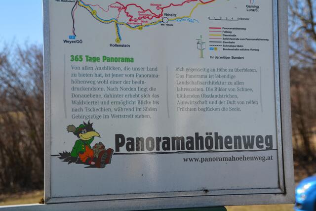 Die Schilder beim Panoramastüberl geben Auskunft über die Region.