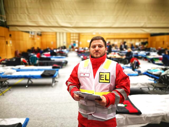 Michael Schwab, einer der Einsatzleiter in der Notunterkunft | Foto: ÖRK/Manuel Reindl