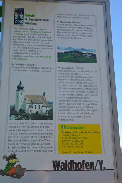 Die Schilder beim Panoramastüberl geben Auskunft über die Region.