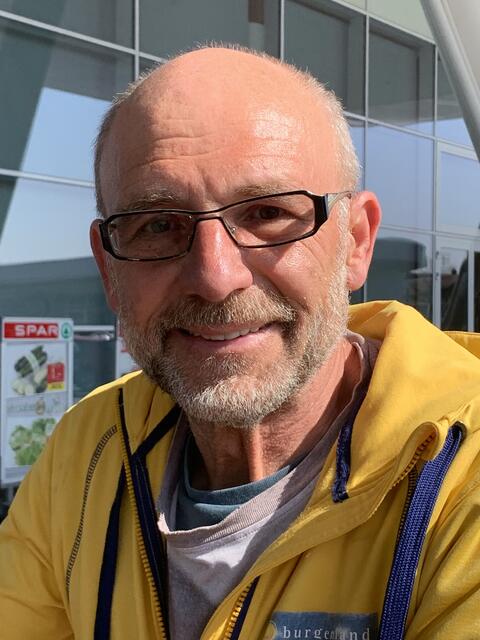 Franz Gschiegl, Pfaffstätten
Holzheizung kommt für mich schon aus Umweltgründen überhaupt nicht in Frage. Ich bevorzuge Photovoltaikanlagen.