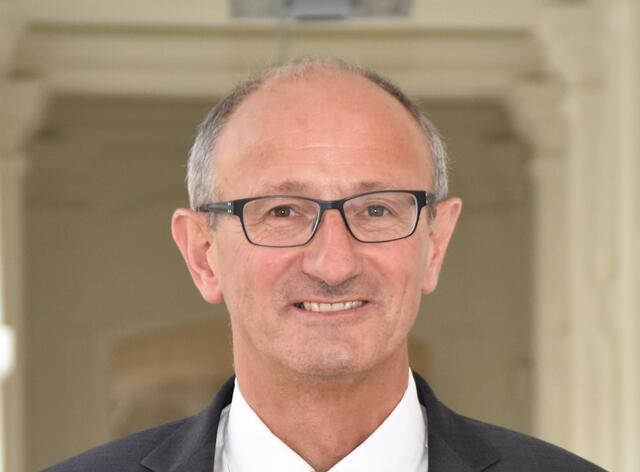 Wirtschafts- und Jugendlandesrat Anton Mattle: „Mit der überbetrieblichen Lehrausbildung als Element der Ausbildungsgarantie für Jugendliche bis 18 Jahren wollen wir lernschwache und sozial benachteiligte aber auch leistungsstarke Jugendliche in Lehrberufen mit Fachkräftemangel unterstützen.“ | Foto: © Land Tirol