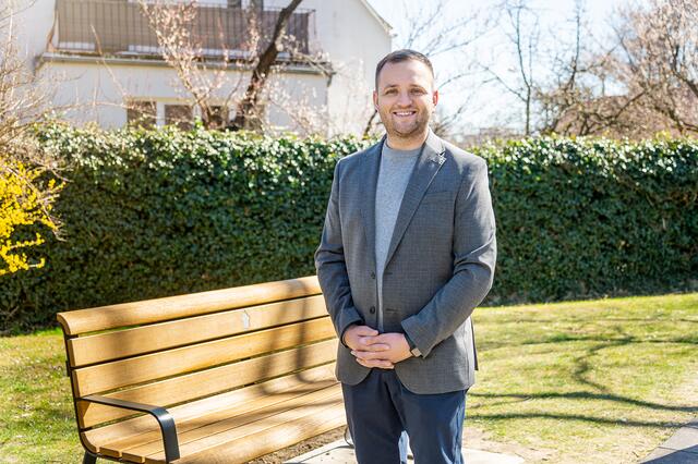 Bezirksvorsteher Alexander Steinköln (ÖVP) sieht die Arbeit im Bezirk Gösting als Teamwork.  | Foto: Brand Images