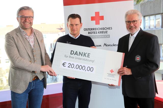 Das Haus der Schlösser spendet eine Summe in der Höhe von 20.000 Euro an die Ukraine-Hilfe des Roten Kreuzes. | Foto: Maringer