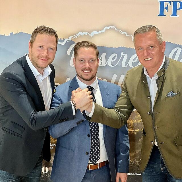 Generalsekretär Michael Schnedlitz, Bezirksparteiobmann Marco Triller und Landesparteiobmann Mario Kunasek (v.l.) im Rahmen des Bezirksparteitages der FPÖ Leoben. | Foto: FPÖ
