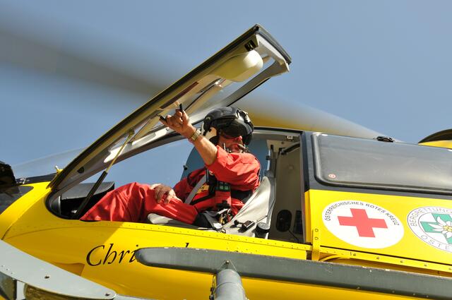Lang hob mehr als 6.000 Mal mit dem Notarzthubschrauber zu Einsätzen ab.  | Foto: Werner Lang