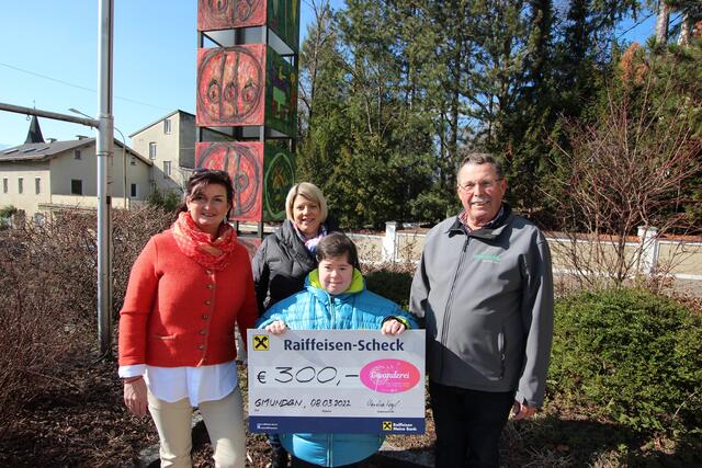 Claudia Vogl, Werkstättenleiterin Stefanie Huemer, Haussprecherin Daniela Bock, AG-Obmann Gmunden Arnold Bauer. | Foto: Lebenshilfe Oberösterreich