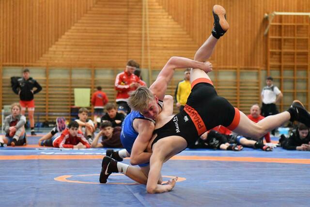 Jakob Saurwein (Blau) hatte alles im Griff | Foto: Bernhard Walder