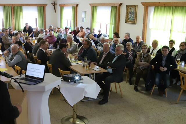 Obmann Rudolf Langbauer konnte bei der Jahreshauptversammlung des Seniorenbunds Münzkirchen 2022 insgesamt 54 Mitglieder begrüßen.  | Foto: Rudolf Zauner