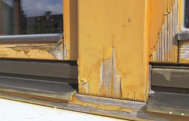 Ein in die Jahre gekommenes Holzfenster. KANOVA bietet neues elegantes Aussehen und individuelle Möglichkeiten. | Foto: KAUN GmbH