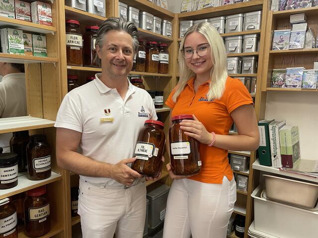 Die Bärnbacher Barbara-Apotheke mit Martin Korsatko (l.) testet natürlich weiter. | Foto: Wiedner