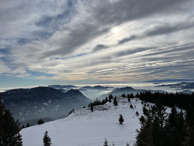 Blick zum Schöckl und Grazer Becken im Nebel