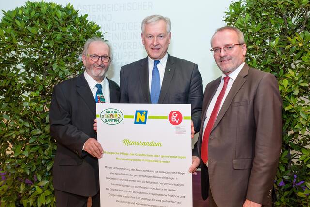 Obmann-Stellvertreter Wilhelm Gelb, Landesrat Martin Eichtinger und Obmann der GBV Manfred Damberger | Foto: Werner Jäger