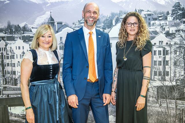 Andrea Derfeser, TIROLER-Vorstand Franz Mair, Verena Pötzl | Foto: Hohlrieder
