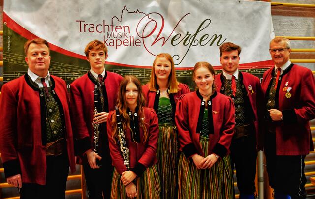 Florian Hafner, Theresa Haager, Anna-Maria Schmitzberger, Marlene Arnold und Lorenz Gschwandtner haben das silberne Leistungsabzeichen abgelegt. | Foto: TMK Werfen