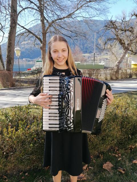 Lena Baumgartner (Akkordeon) - 1.Preis