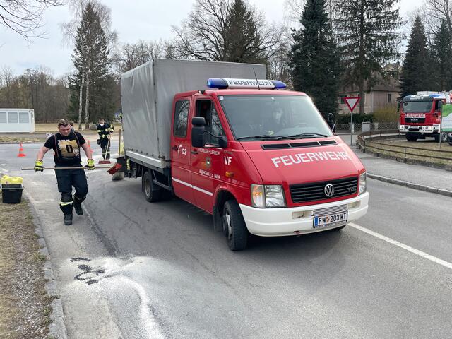 Das Öl wurde gebunden und beseitigt. | Foto: www.ffwaidhofen.at