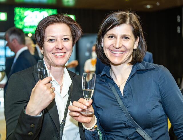 Sabine Bathelt (Bäckerei Bathelt) und Katharina Hechenberger ("Die Haslacherin“). | Foto: Hohlrieder