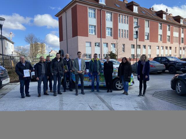 Ziehen künftig an einem Strang: Die REO-, KEM- und KLAR!-Manager:innen Johann Oswald , Thomas Lattinger, Markus Plank, Christian Hütter, Erwin Stubenschrott, Roland Sumper, Daniela Adler, Margit Krobath, Victoria Schlagbauer. (v.l.) | Foto: Regionalentwicklung Oststeiermark