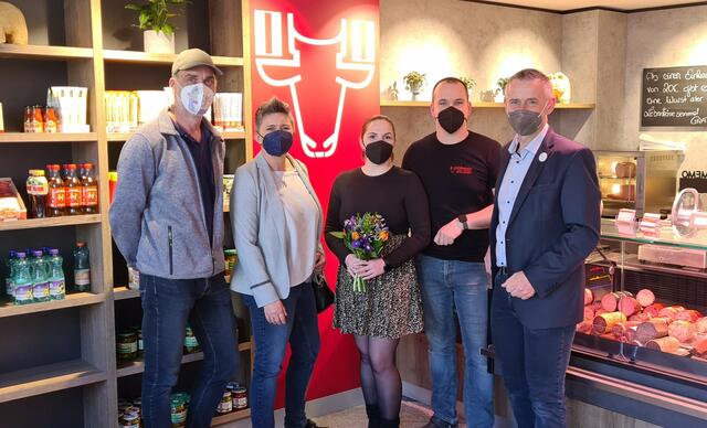 Am Eröffnungstag stellten sich auch Stadtgemeinde und Stadtmarketing als Gratulanten ein: Walter Steinwander, Lisi Steinacher, Jacqueline und Hannes Schönbichler sowie Martin Leonhardsberger. | Foto: SG Mank