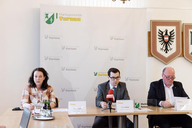 Pressekonferenz: Yvonne Zapf, Stefan Hofer und Berthold Strobl. | Foto: Martin Meieregger
