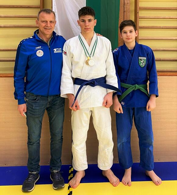 v.l.n.r. Bezirkstrainer Christian Wagner, Alexander und Christoph Falk | Foto: Foto zur Verfügung gestellt