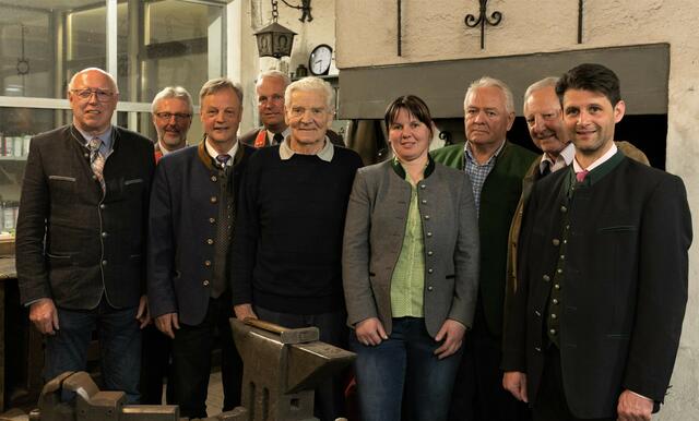 Foto: Obm.-Stv. Seniorenbund Alois Bliem, Wolfgang Kocher, Obm. Seniorenbund Alfred Pfeifenberger, OFK Harald Pfeifenberger, Jubilar Alfred Zanner, Leiterin Bauernschaft Heidi Schaffer, Anton Baier und Peter Pfeifenberger, Bgm. Thomas Kößler