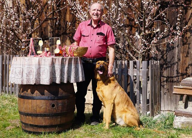 Willi Burgstaller mit seinem Hund Rex.  | Foto: litzlbauer