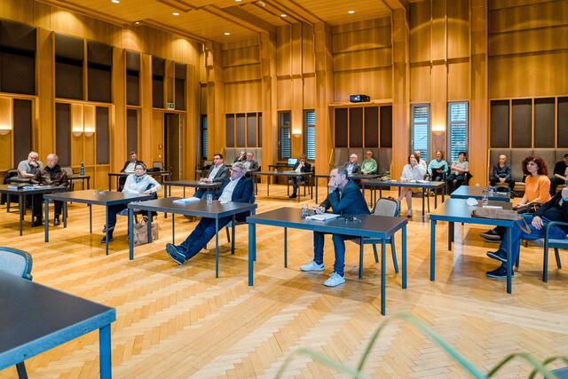 Die Präsentation im Gemeinderatssaal im Trauner Rathaus. | Foto: Elephants 5