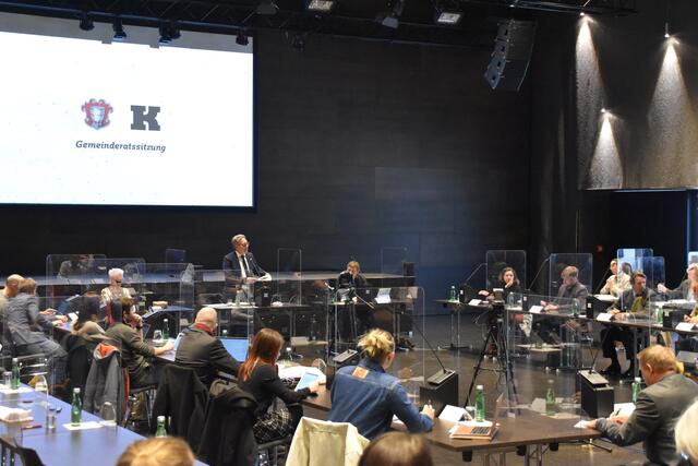 Kufsteins Bgm. Martin Krumschnabel berichtete beim Rechnungsabschluss für 2021 mehrmals von positiven Ergebnissen.  | Foto: Barbara Fluckinger